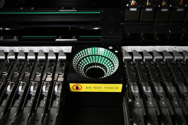 High Speed 6 Heads Automatic PCB Assembly Machine With Mark Camera