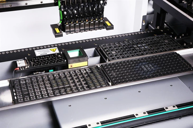 Automatic High Speed SMT Pick and Place Machine